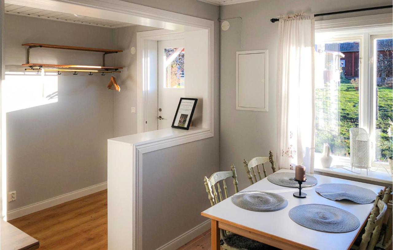 Cozy Home In Raettvik With Kitchen Εξωτερικό φωτογραφία