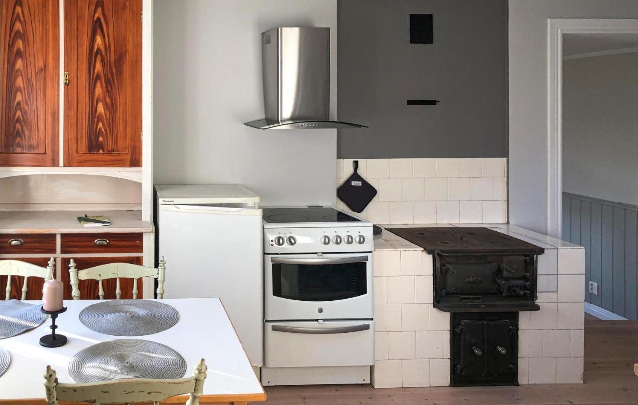 Cozy Home In Raettvik With Kitchen Εξωτερικό φωτογραφία