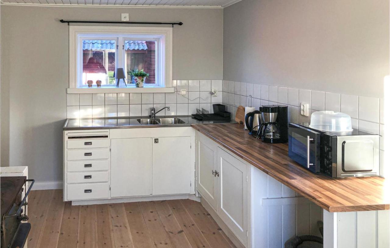 Cozy Home In Raettvik With Kitchen Εξωτερικό φωτογραφία